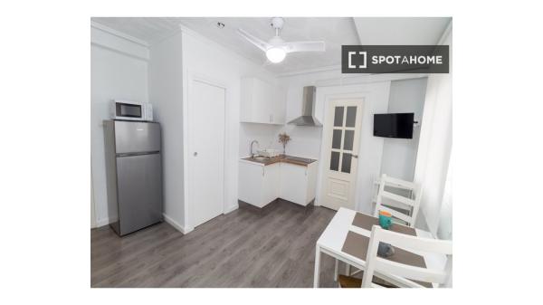 Piso de 3 habitaciones en alquiler en Valencia photo 3