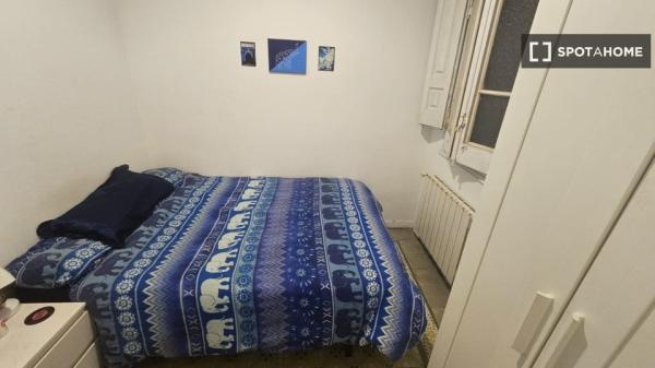 Habitación en piso compartido en barcelona. photo 1