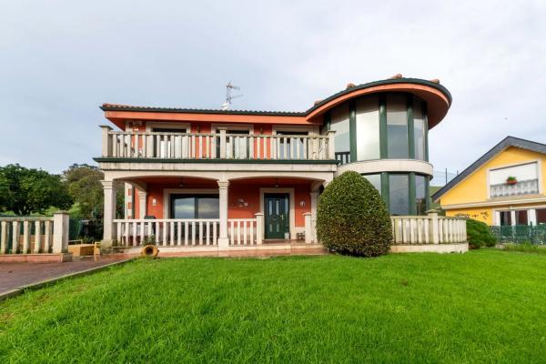 Chalet independiente en venta en  Calle Castro, Culleredo photo 1