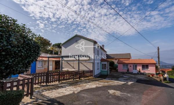 Detached villa for sale in , Valdoviño thumbnail 1