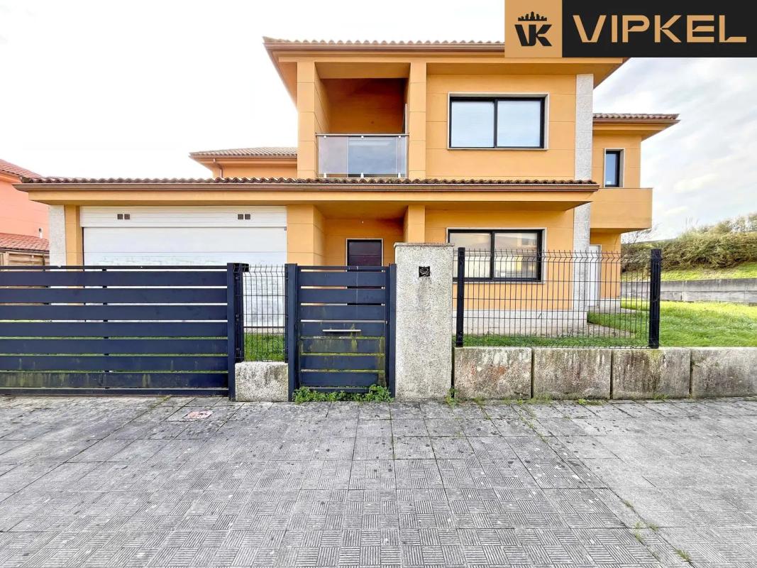 Venta de chalet independiente en Calle O Paso, Ferrol
photo 1