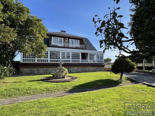 Detached villa for sale in Calle Agarimo, Oleiros thumbnail 1