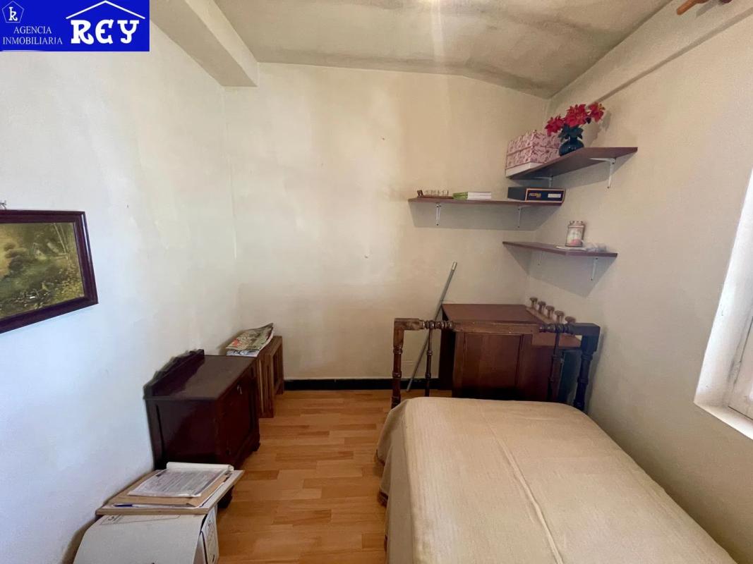 Sale of apartment in Calle do Home Santo, Santiago de Compostela
 photo 2