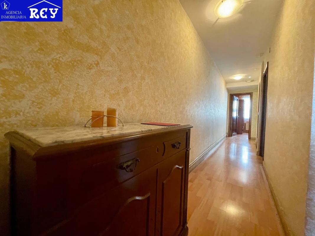 Sale of apartment in Calle do Home Santo, Santiago de Compostela
 photo 3