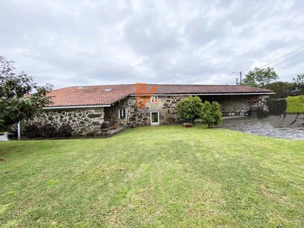 Chalet independiente en venta en  Lugar Gamas, 23, Santiago de Compostela photo 1