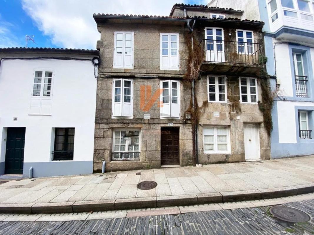 Sprzedaż niezależnego domku jednorodzinnego w Calle Hortas, 24, Santiago de Compostela photo 1