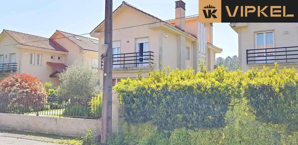 Sale of independent chalet in Roxos, Santiago de Compostela
photo 5