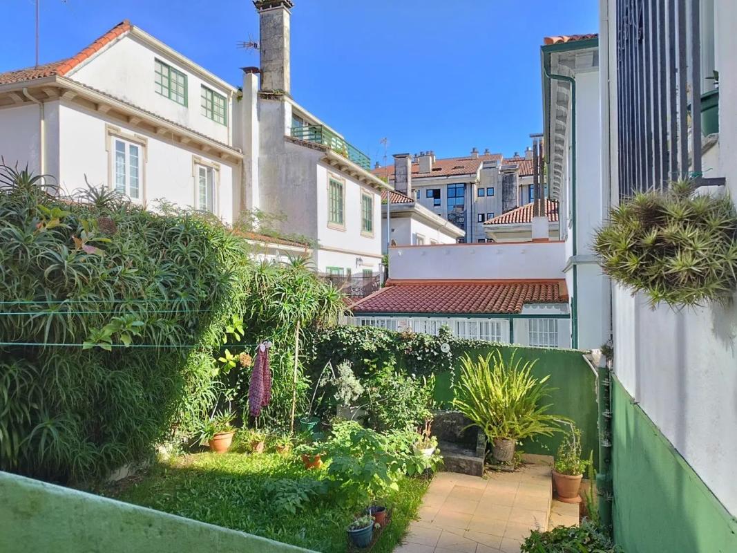 Venta de chalet independiente en Calle de Eduardo Pondal, Santiago de Compostela
photo 1