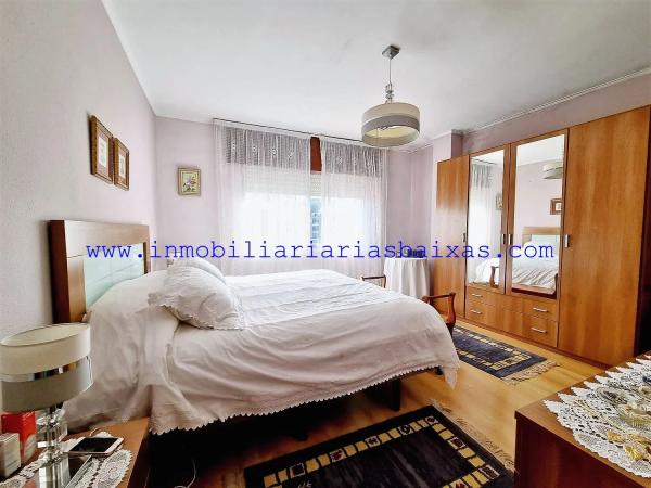 Piso en venta en Calle Cordieiro, Ribeira thumbnail 2