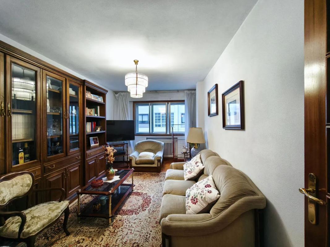 Sale of apartment in Calle de Santo Domingo de la Calzada, Santiago de Compostela
 photo 3