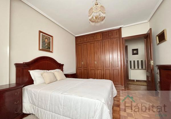 Piso en venta en Calle Víctor López Seoane, A Coruña thumbnail 2