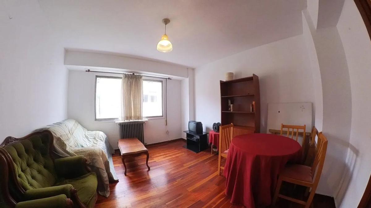 Venta de piso en Calle de San Pedro de Mezonzo, Santiago de Compostela
photo 1