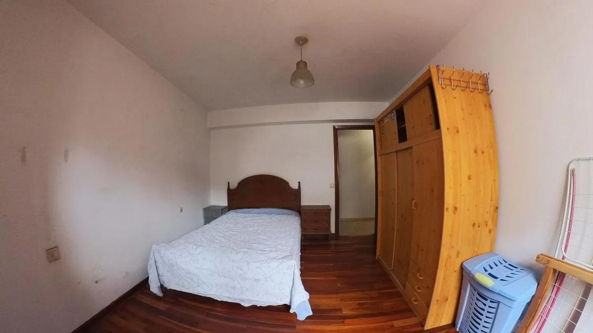 Venta de piso en Calle de San Pedro de Mezonzo, Santiago de Compostela
photo 4