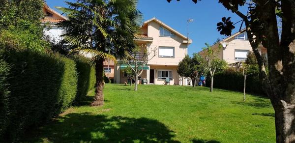 Detached villa for sale in Roxos, 17, Santiago de Compostela photo 1