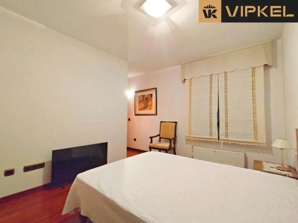 Piso en venta en  Calle Xaquín Lorenzo s/n, Ames photo 4
