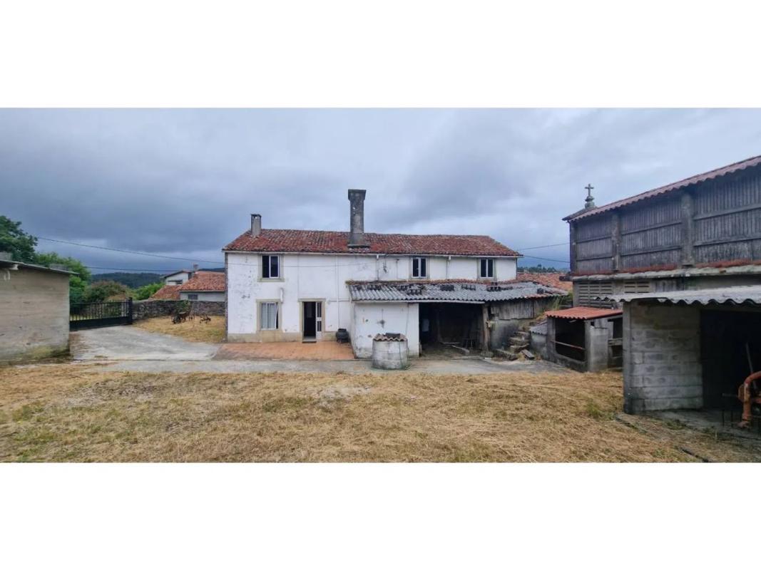 Sale of independent chalet in Lugar Vilas, Santiago de Compostela
 photo 2