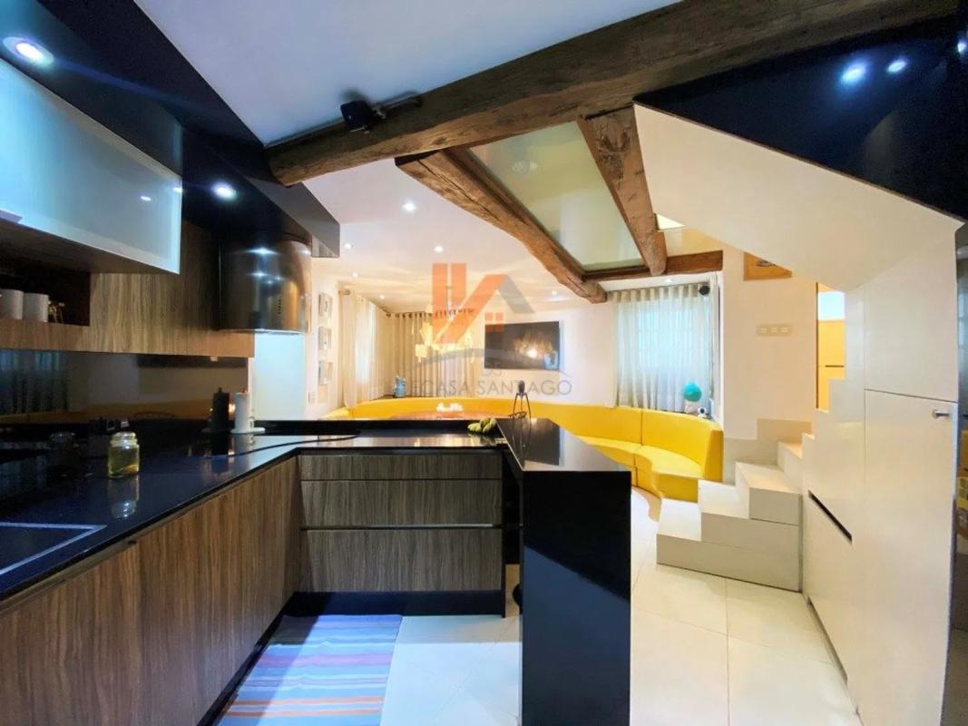 Продажа отдельного шале в Calle dos Xasmins, 19, Сантьяго-де-Компостела photo 1