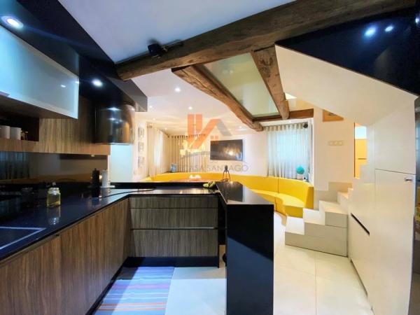 Detached villa for sale in Calle dos Xasmins, 19, Santiago de Compostela photo 1