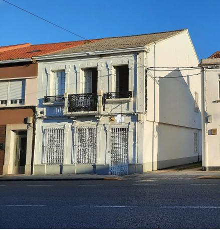 Detached villa for sale in Piñeiros-Freixeiro, Narón thumbnail 1