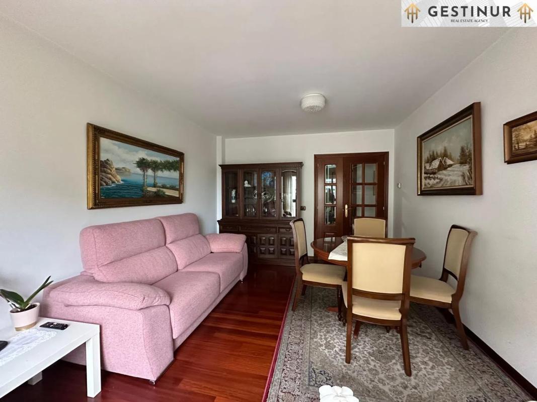 Продажа квартиры на Calle Xaquín Lorenzo, 2, Эймс
photo 2