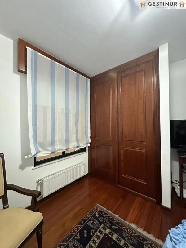 Продажа квартиры на Calle Xaquín Lorenzo, 2, Эймс
photo 5