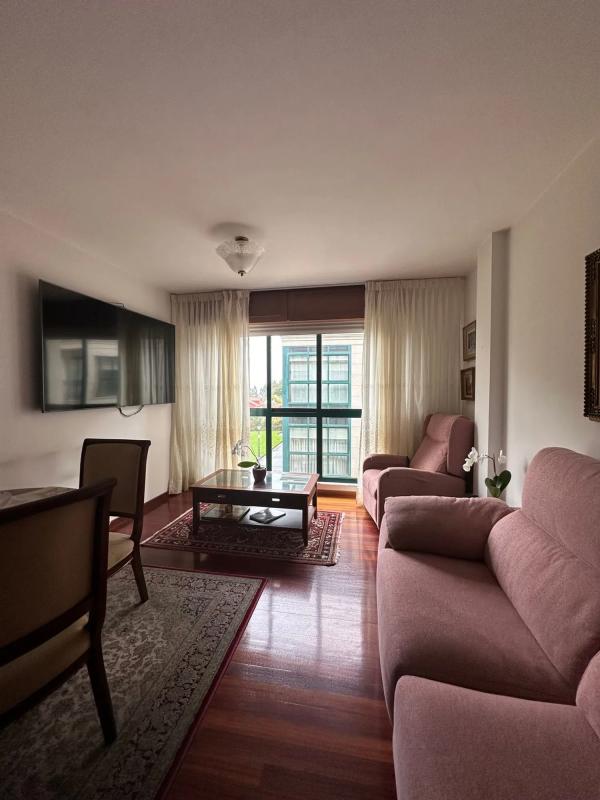 Продажа квартиры на Calle Xaquín Lorenzo, 2, Эймс
photo 1