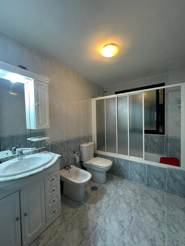 Продажа квартиры на Calle Xaquín Lorenzo, 2, Эймс
photo 4