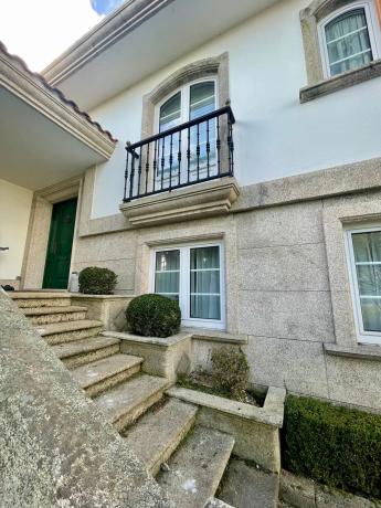 Chalet independiente en venta en  Calle Burdeos, A Coruña photo 3