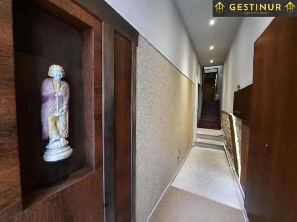 Detached villa for sale in Calle dos Bautizados, 3, Santiago de Compostela thumbnail 1