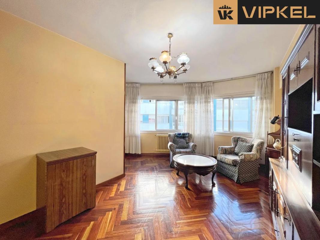 Venta de piso en Calle de Santiago de Chile, Santiago de Compostela
photo 1