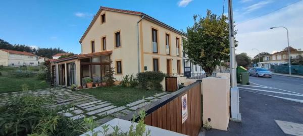 Коттедж на продажу в  Calle Doutor Fleming, Oleiros photo 1