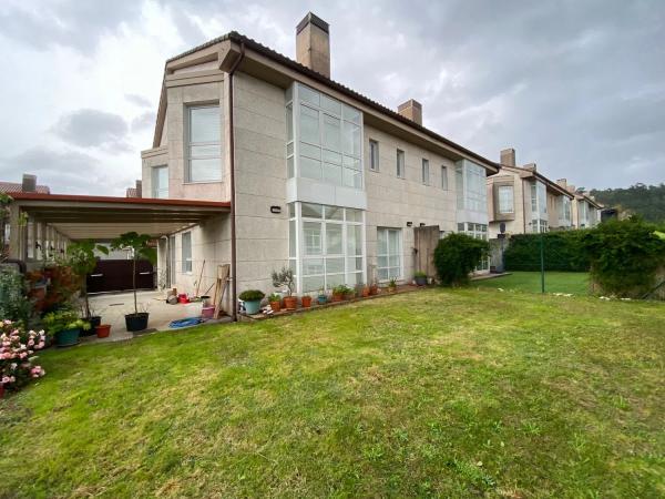 Detached villa for sale in  Calle As Torres no Ar, Santiago de Compostela photo 1