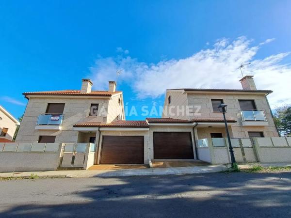 Chalet independiente en venta en , Rianxo photo 1