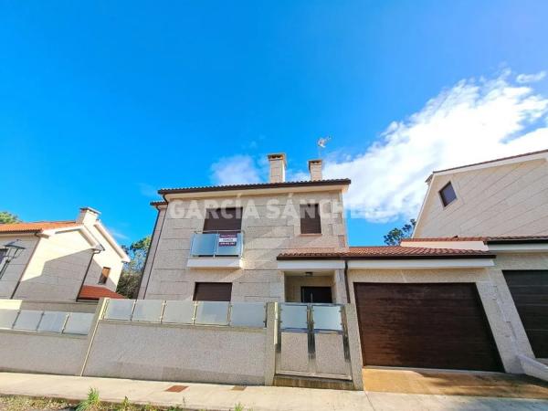 Chalet independiente en venta en , Rianxo thumbnail 1