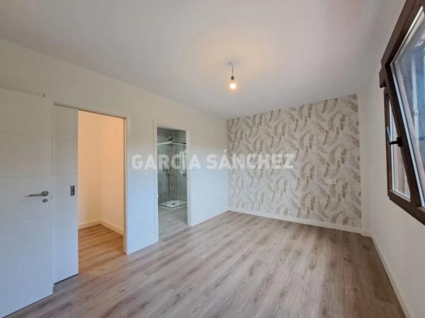 Chalet independiente en venta en , Rianxo thumbnail 2