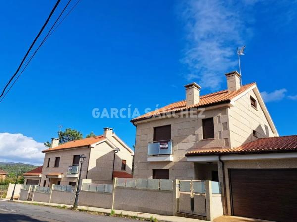 Chalet independiente en venta en , Rianxo thumbnail 1