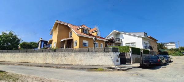 Chalet independiente en venta en Calle do Campo, Oleiros thumbnail 1