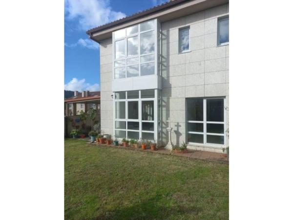 Detached villa for sale in  Calle As Torres no Ar, Santiago de Compostela photo 1