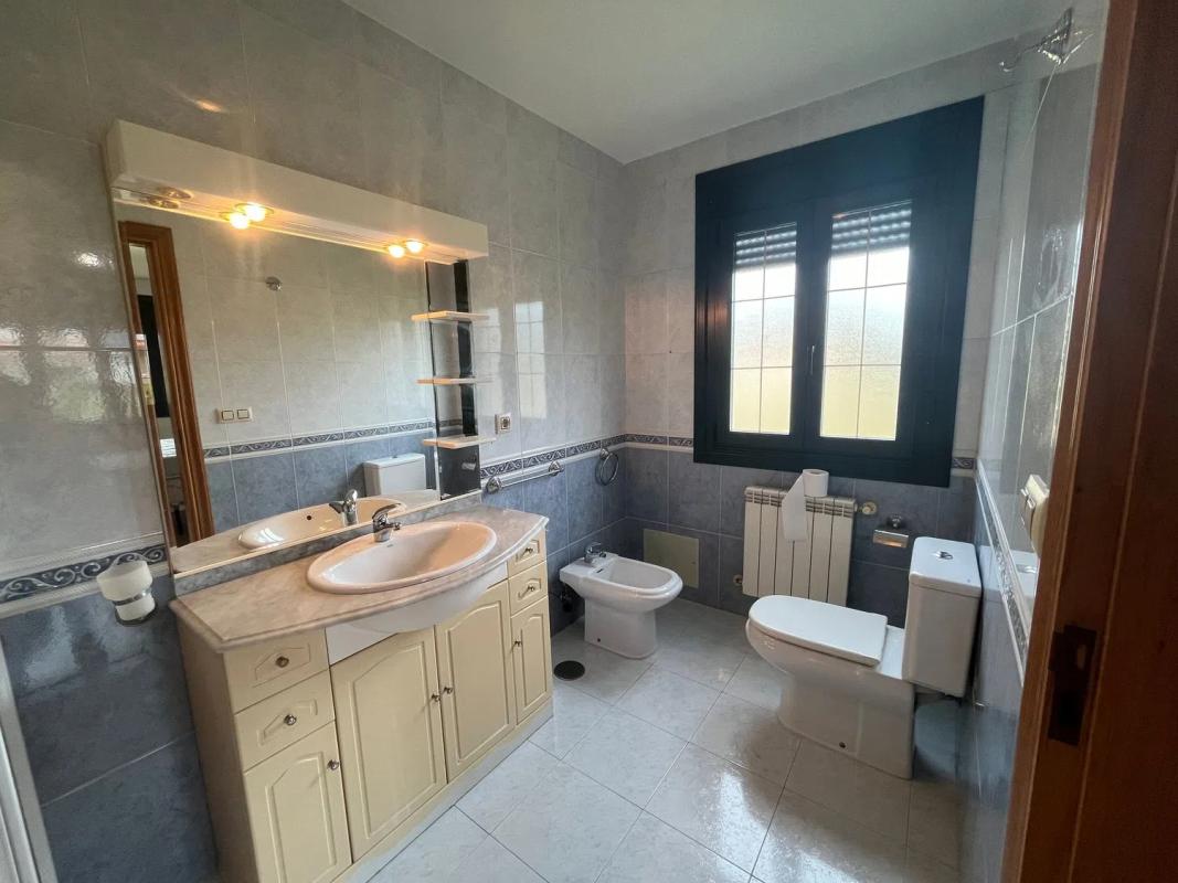 Properties for sale and rent in Spain photo 4