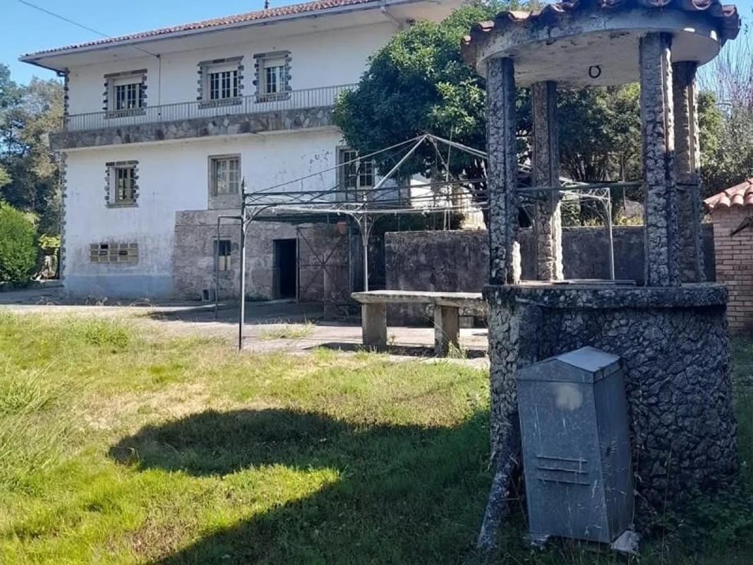Sale of independent chalet in Calle de Muros, Santiago de Compostela
photo 1