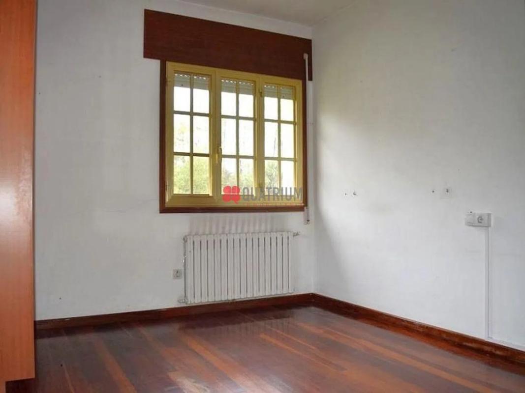 Sale of independent chalet in Calle de Muros, Santiago de Compostela
photo 3