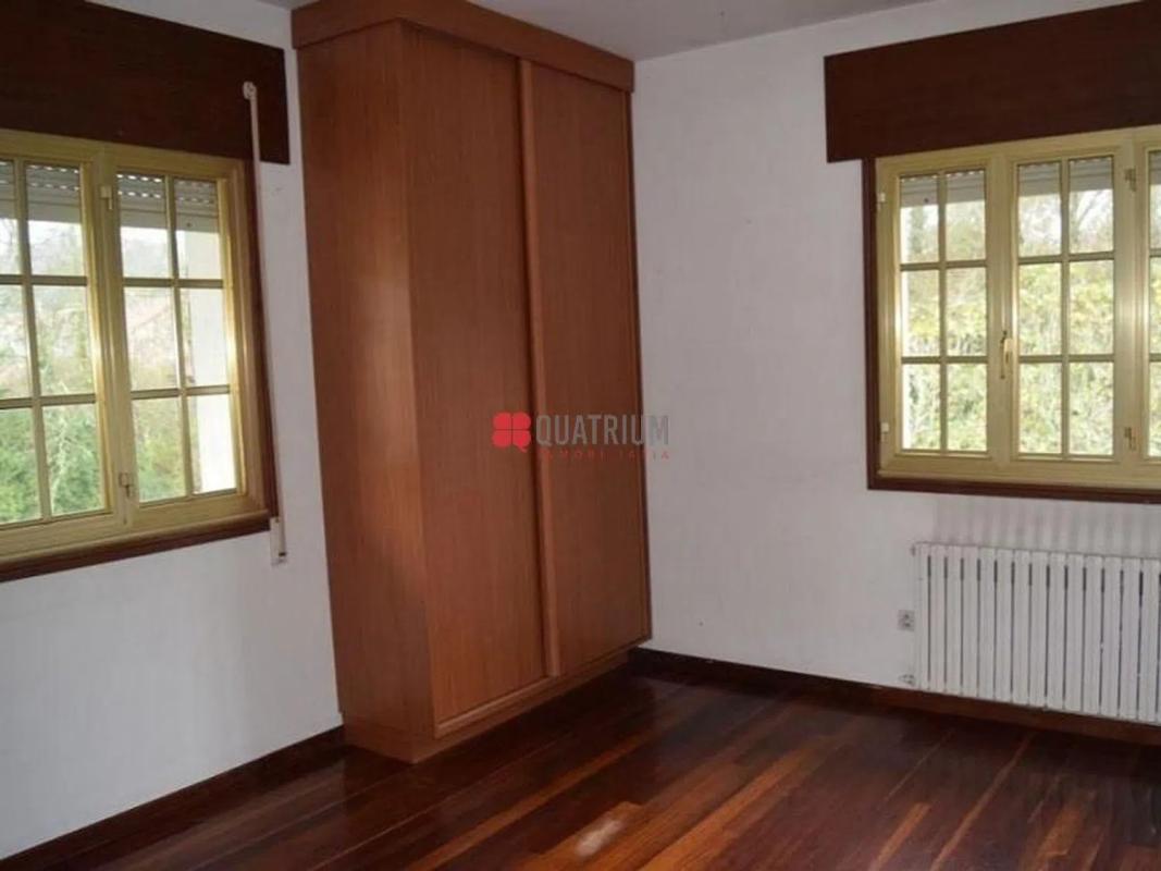 Sale of independent chalet in Calle de Muros, Santiago de Compostela
photo 4