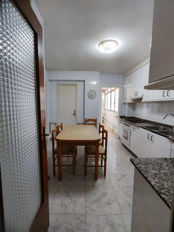 Venta de piso en Calle de Frei Rosendo Salvado, Santiago de Compostela
 photo 2