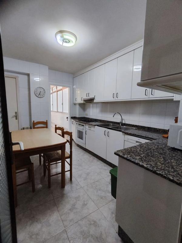 Venta de piso en Calle de Frei Rosendo Salvado, Santiago de Compostela
 photo 3