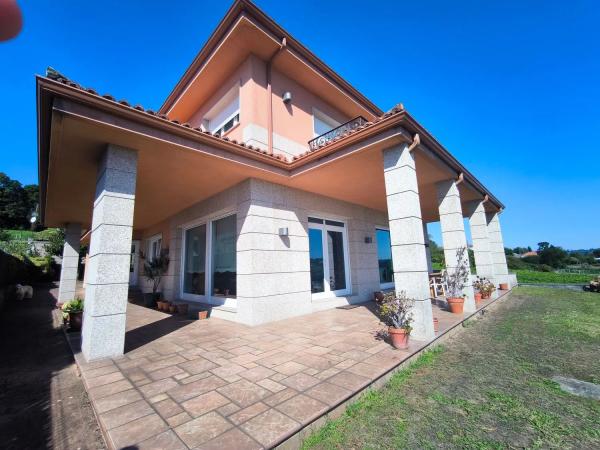 Chalet independiente en venta en , Betanzos photo 1