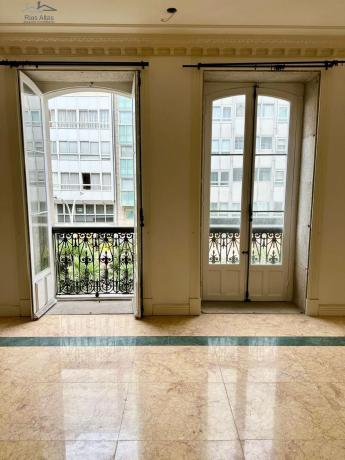 Mieszkanie na sprzedaż w  Calle Juana de Vega, A Coruña photo 4