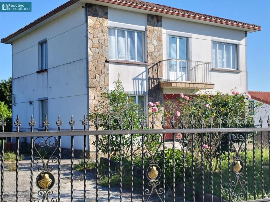 Sale of independent chalet in Calle de Vidán, Santiago de Compostela
photo 1