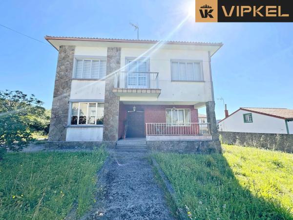 Detached villa for sale in Calle de Vidán, Santiago de Compostela photo 1