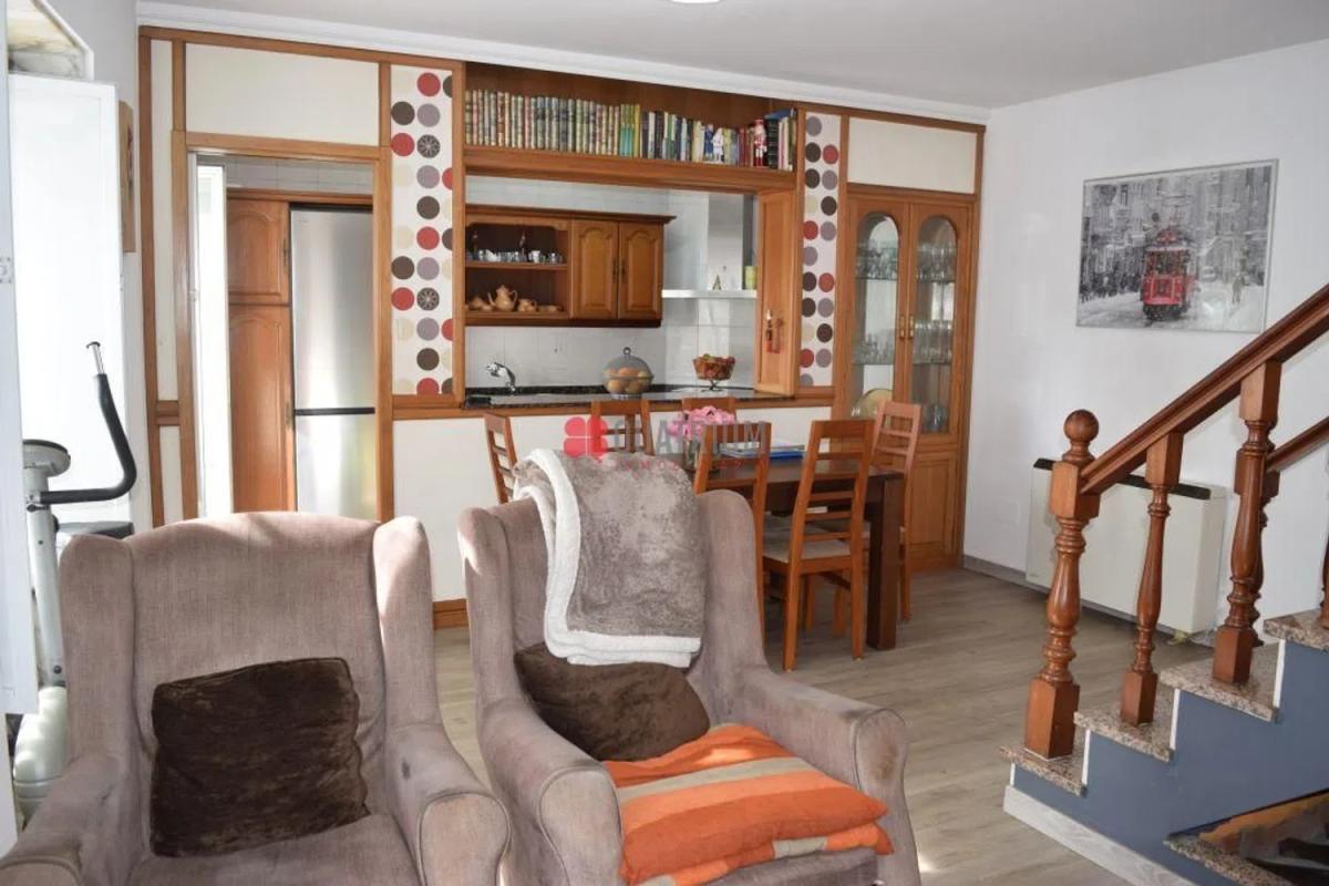 Venta de chalet independiente en Calle dos Basquiños, Santiago de Compostela
photo 5