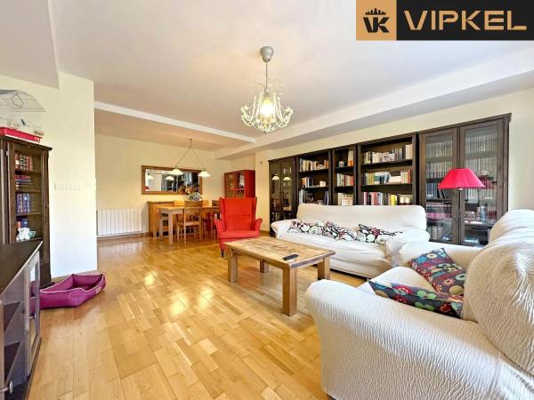 Chalet independiente en venta en  Calle Uxío Carré Aldao, Culleredo photo 3
